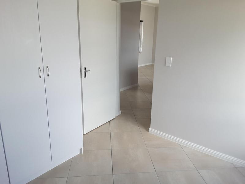 To Let 2 Bedroom Property for Rent in Buhrein Western Cape